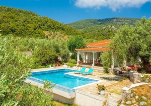 Villa Tassoula: Large Private Pool, Walk to Beach, WiFi