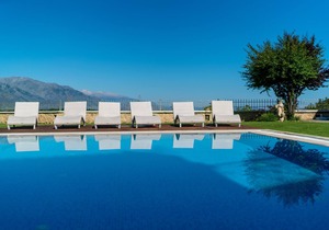 Villa Zeus Apts -Unique Surrounding