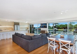 Waves at North Kirra