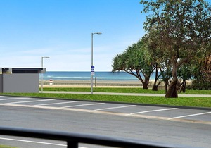 Waves at North Kirra - Bilinga North Kirra Beachfront - Linen Provided - Min. 3 Night Stays!