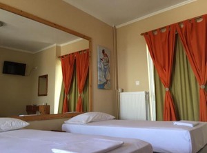 Bay Holiday Hotel | Karavomilos