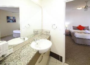 Caloundra Hotel | Battery Hill