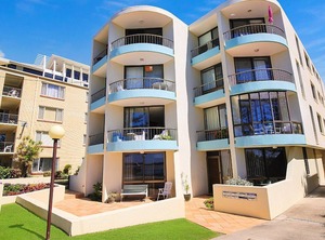 Eastbourne Esplanade Beach | Golden Beach