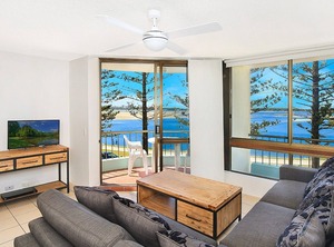 Eastbourne Esplanade Beach | Golden Beach