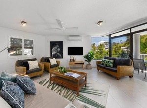 Naousa | Noosa Heads