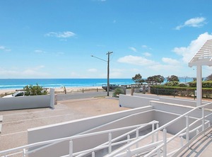 Xavier Dunes Hampton Style Beachfront Holidaying | Tugun