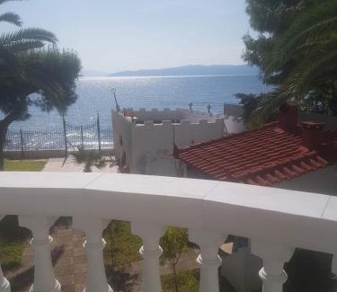 Kineta Apartment | Διαμερισμα επάνω στο κυμα