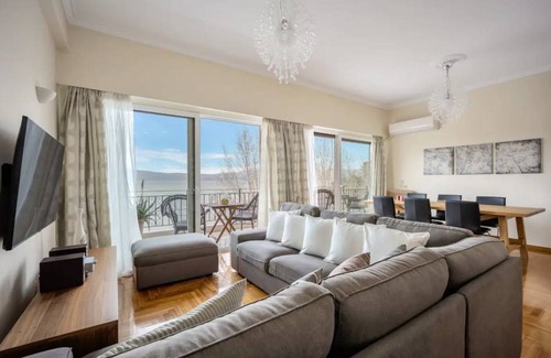 Chalcis Apartment | 105 m² Apartment ∙ 2 bedrooms ∙ 5 guests