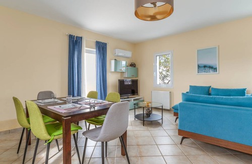 Loutraki House | 105 m² House ∙ 3 bedrooms ∙ 8 guests