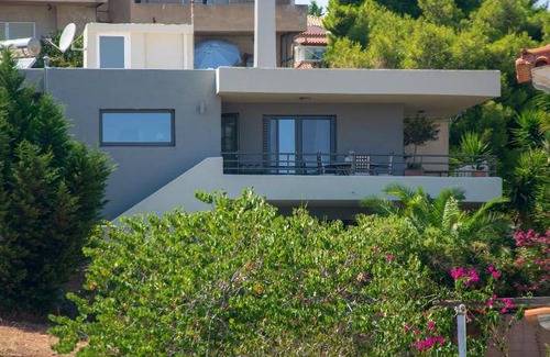 Anavyssos House | 120 m² House ∙ 2 bedrooms ∙ 5 guests