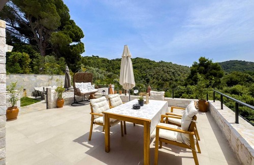 Skiathos House | 120 m² House ∙ 3 bedrooms ∙ 6 guests