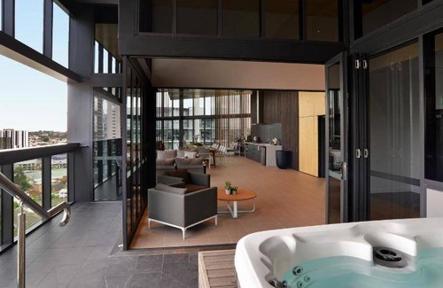South Brisbane Hotel | 127 m² Hotel ∙ 3 bedrooms ∙ 127 guests