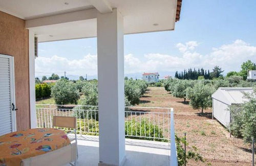 Eretria House | 130 m² House ∙ 5 bedrooms ∙ 6 guests