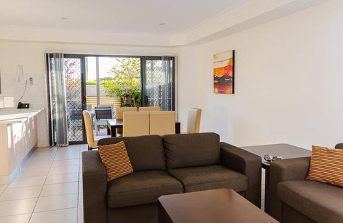 Gladstone Apartment | 130 m² Serviced apartment ∙ 3 bedrooms ∙ 6 guests