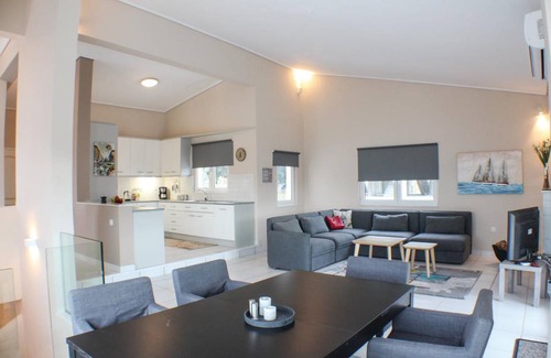 Chalcis House | 138 m² House ∙ 3 bedrooms ∙ 6 guests