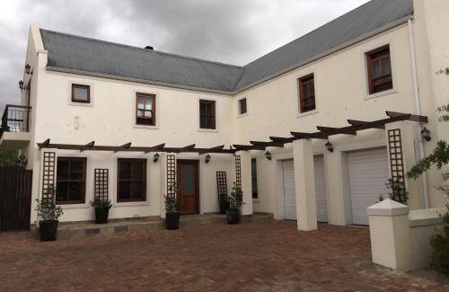 Stellenbosch House | 140 m² House ∙ 10 guests