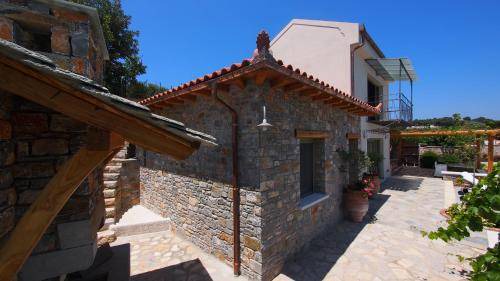 Alonissos Villa | 150 m² Villa ∙ 4 bedrooms ∙ 8 guests