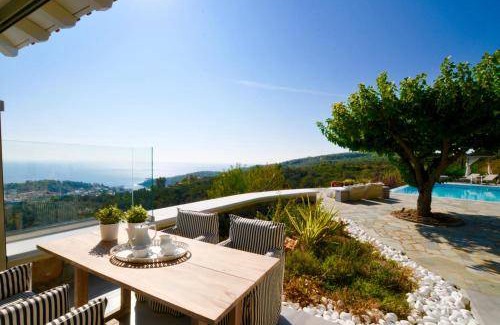 Alonissos Villa | 150 m² Villa ∙ 4 bedrooms ∙ 8 guests