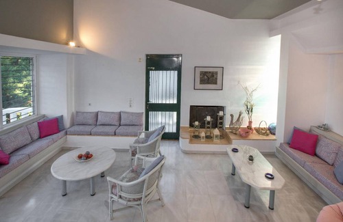 Theologos Apartment | 160 m² Apartment ∙ 3 bedrooms ∙ 9 guests