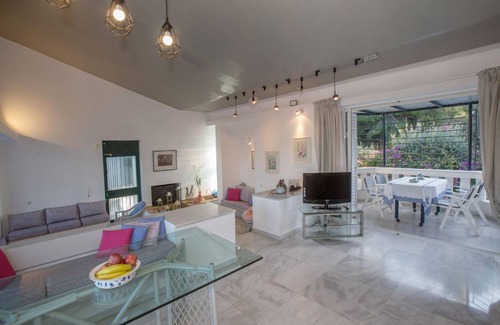 Theologos Apartment | 160 m² Apartment ∙ 3 bedrooms ∙ 9 guests