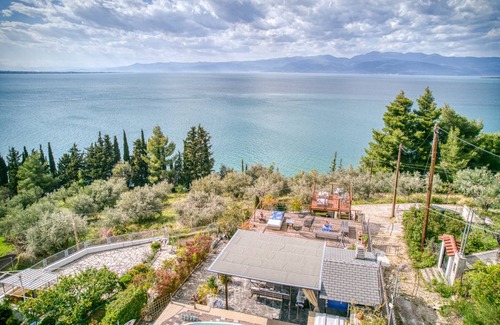 Kamena Vourla Villa | 160 m² Villa ∙ 4 bedrooms ∙ 10 guests