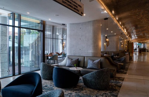 Sandown Hotel | 175 m² Hotel ∙ 3 bedrooms ∙ 127 guests