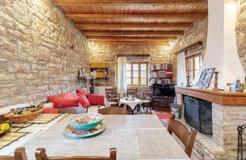 Kalavrita House | 180 m² House ∙ 3 bedrooms ∙ 12 guests