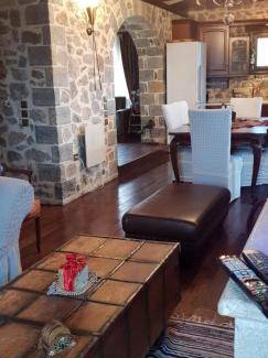 Kato Pedina House | 180 m² House ∙ 4 bedrooms ∙ 11 guests