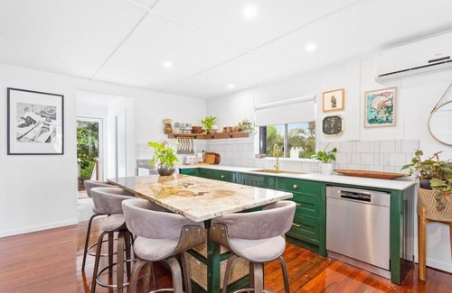 Cooee Bay House | 180 m² House ∙ 5 bedrooms ∙ 10 guests