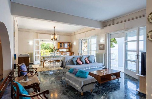 Paralia Vergas House | 180 m² House ∙ 3 bedrooms ∙ 5 guests
