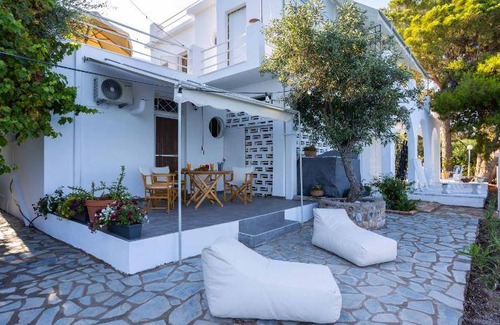 Paralia Vergas House | 180 m² House ∙ 3 bedrooms ∙ 5 guests