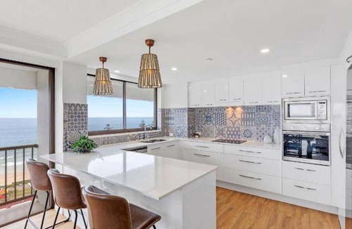 Main Beach Apartment | 1800 m² Serviced apartment ∙ 4 bedrooms ∙ 127 guests