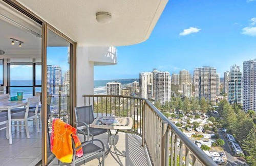 Main Beach Apartment | 1800 m² Serviced apartment ∙ 4 bedrooms ∙ 127 guests