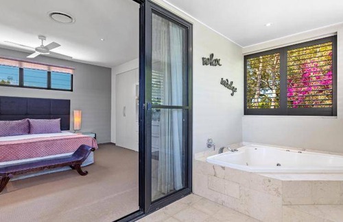 Noosaville Resort | 185 m² Resort ∙ 3 bedrooms ∙ 127 guests