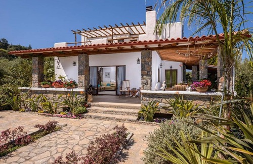 Pemonia Villa | 187 m² Villa ∙ 3 bedrooms ∙ 6 guests