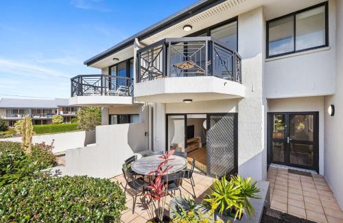 Sunrise Beach Apartment | 2 2 Orealla Crescent Sunrise Beach