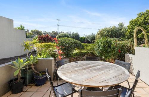 Sunrise Beach Apartment | 2 2 Orealla Crescent Sunrise Beach