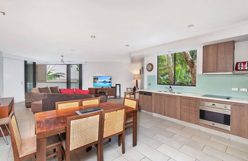 Palm Cove Apartment | 2 Bedroom Temple Apartment in the beachfront resort Palm Cove