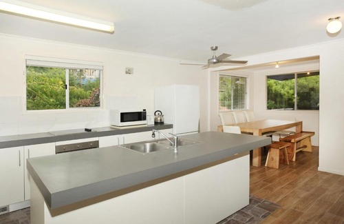 Coolum Beach House | 20 Scrub Road, Coolum Beach - Pet Friendly, Linen included