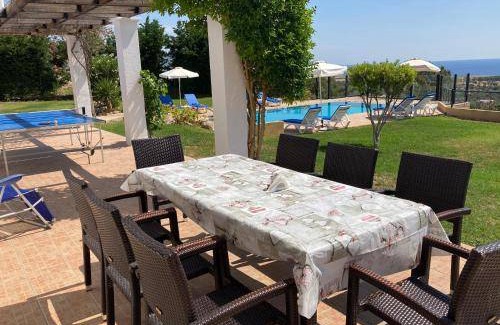 Kalathos House | 200 m² House ∙ 4 bedrooms ∙ 8 guests