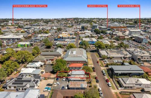 East Toowoomba House | 200 m² House ∙ 3 bedrooms ∙ 6 guests