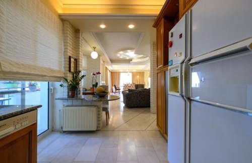 Kalamata Villa | 200 m² Villa ∙ 3 bedrooms ∙ 8 guests