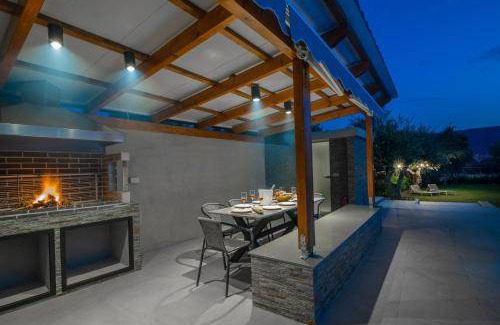 Neromilos Villa | 200 m² Villa ∙ 4 bedrooms ∙ 8 guests