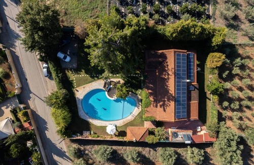 Chalcis Villa | 200 m² Villa ∙ 4 bedrooms ∙ 9 guests