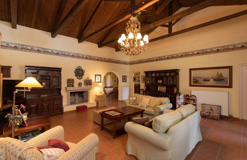 Chalcis Villa | 200 m² Villa ∙ 4 bedrooms ∙ 9 guests