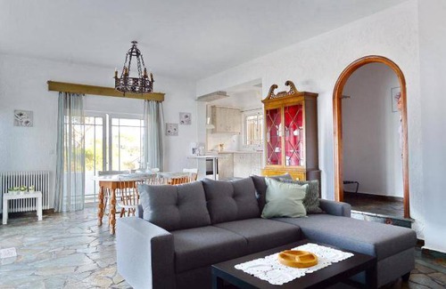 Xylokastro-Evrostina Apartment | 220 m² Apartment ∙ 6 bedrooms ∙ 12 guests