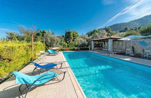 Molos-Agios Konstantinos House | 220 m² House ∙ 7 bedrooms ∙ 14 guests