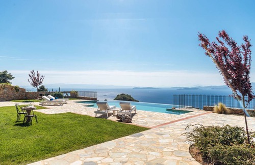 Glossa Villa | 240 m² Villa ∙ 5 bedrooms ∙ 10 guests