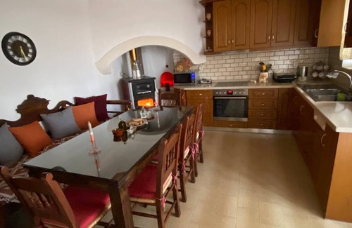 Argyroupoli House | 250 m² House ∙ 3 bedrooms ∙ 8 guests