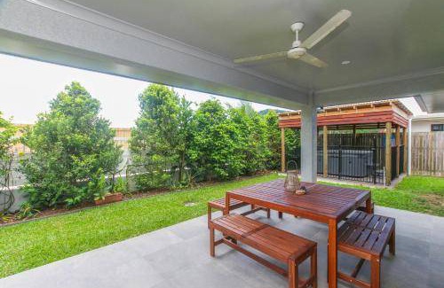 Trinity Beach House | 250 m² House ∙ 4 bedrooms ∙ 8 guests
